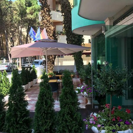 Western Star Hotel Драч Екстериор снимка