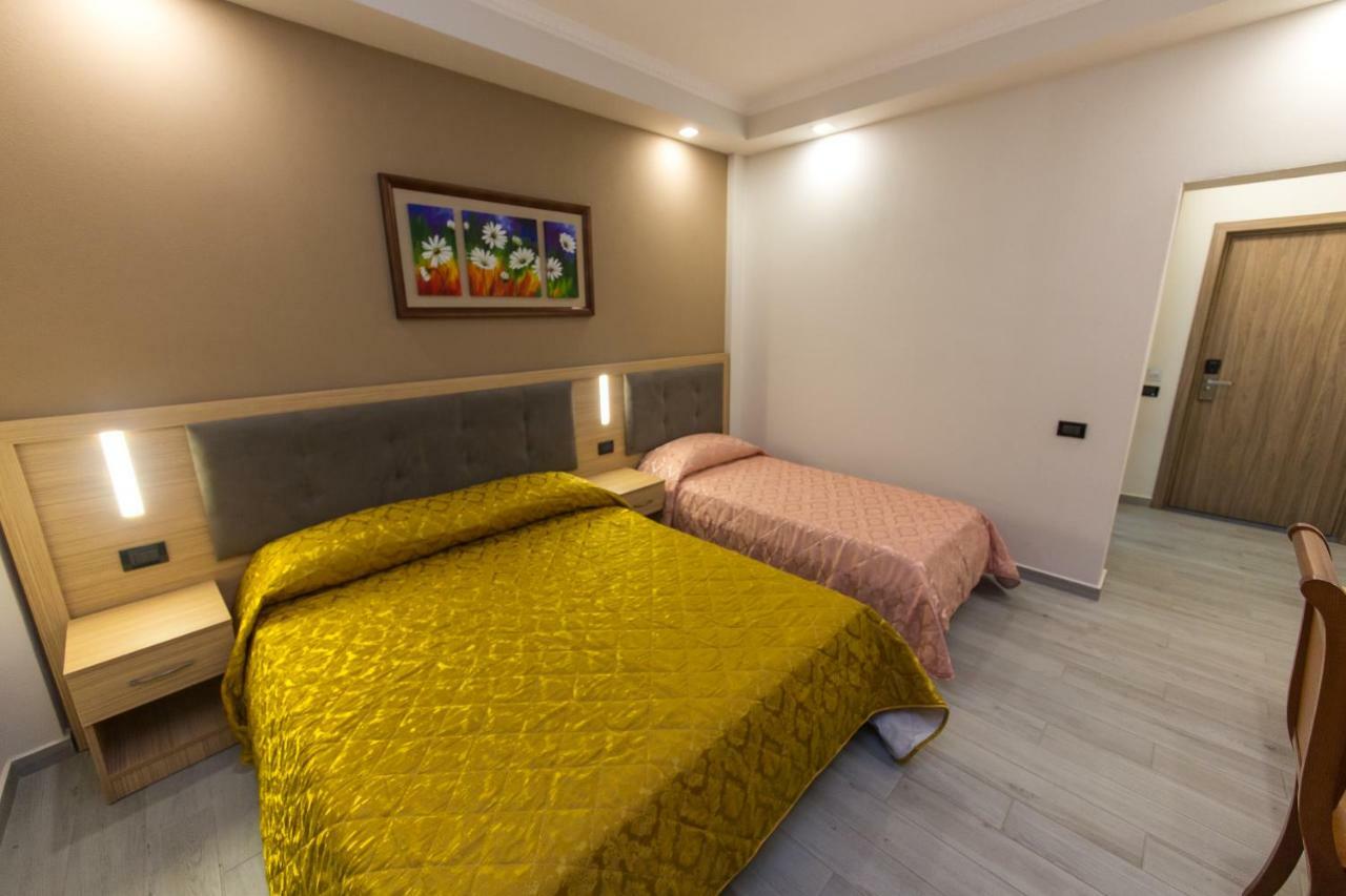 Western Star Hotel Драч Екстериор снимка