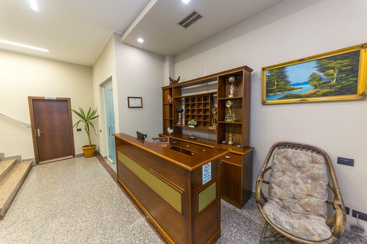 Western Star Hotel Драч Екстериор снимка