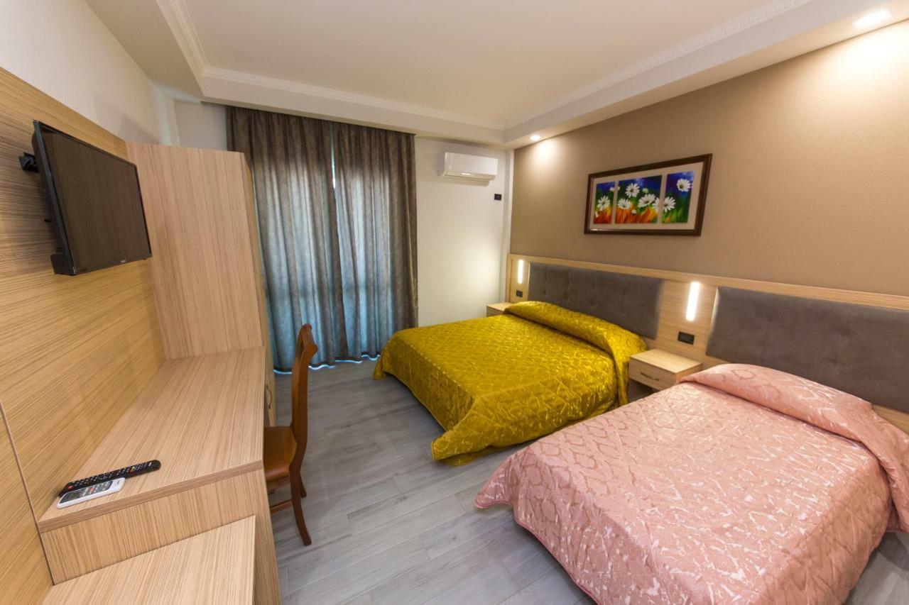 Western Star Hotel Драч Екстериор снимка