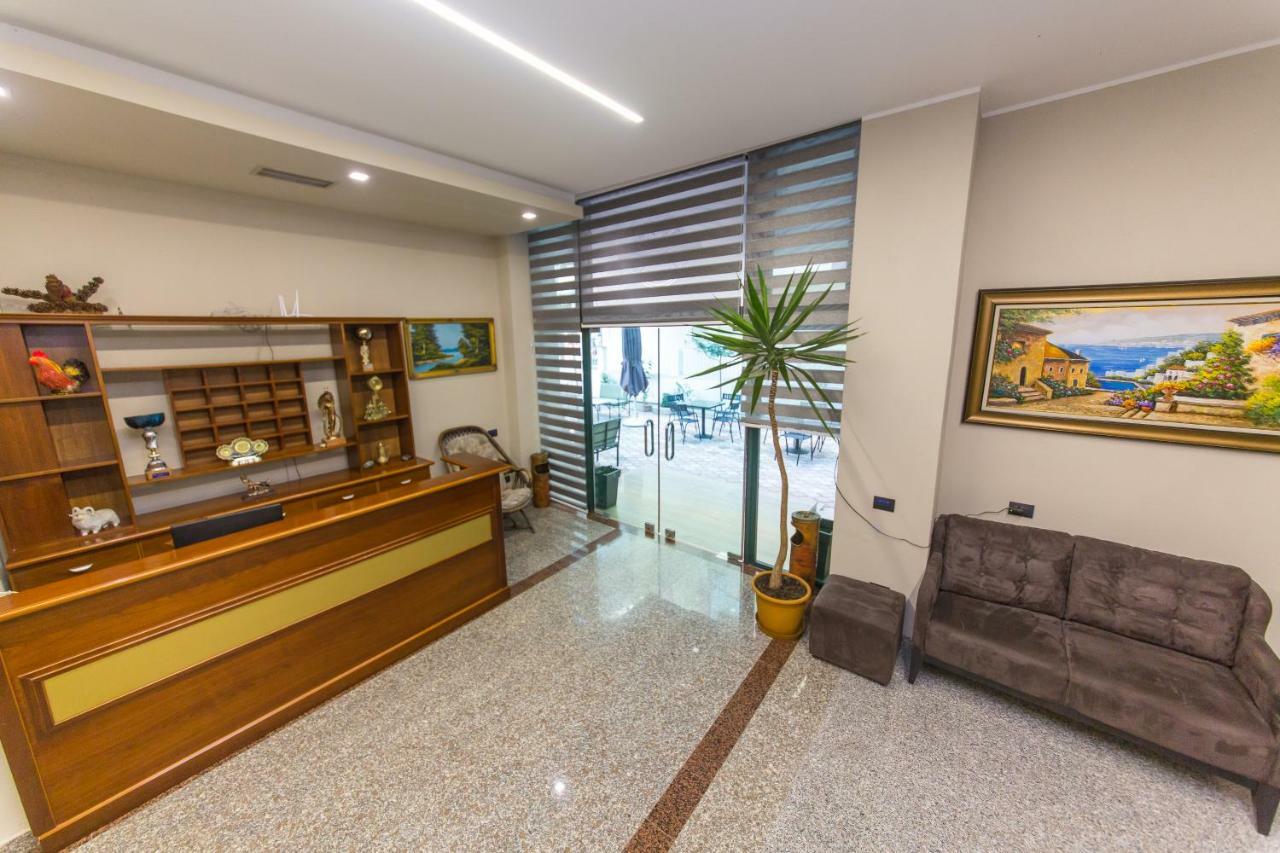 Western Star Hotel Драч Екстериор снимка