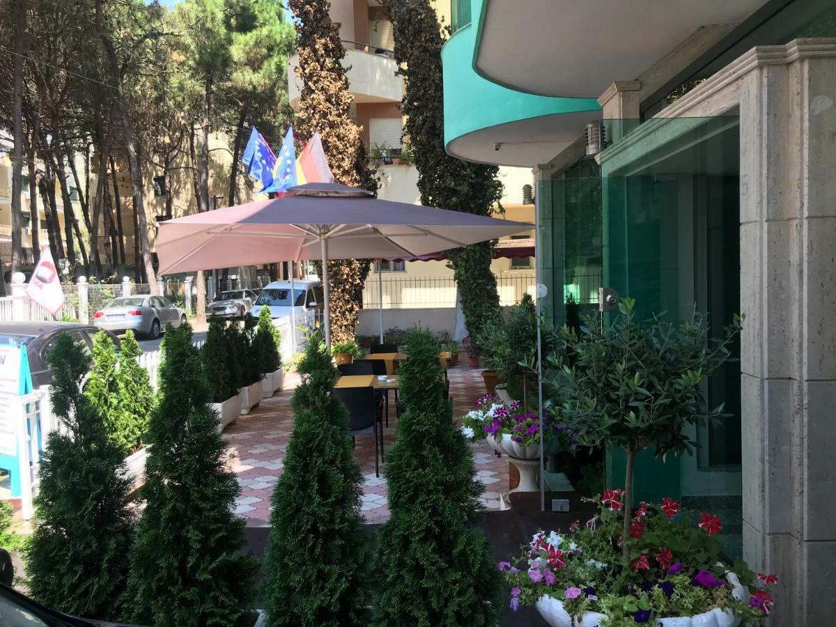 Western Star Hotel Драч Екстериор снимка