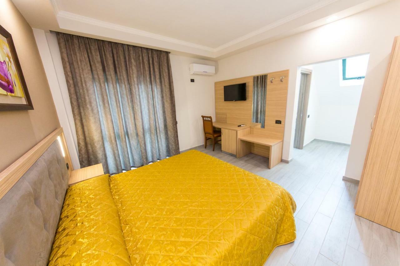 Western Star Hotel Драч Екстериор снимка