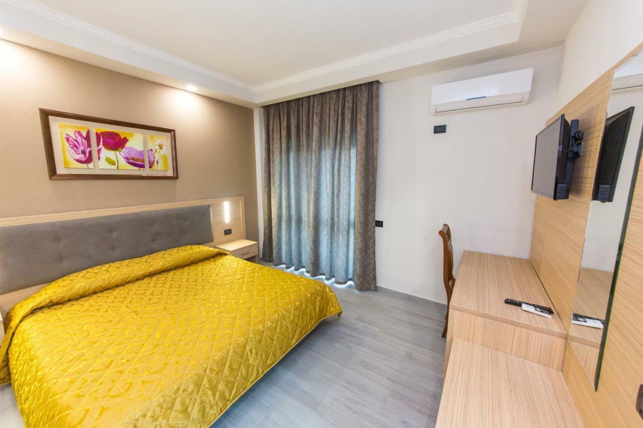 Western Star Hotel Драч Екстериор снимка